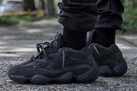 Yeezy 500 with black pants